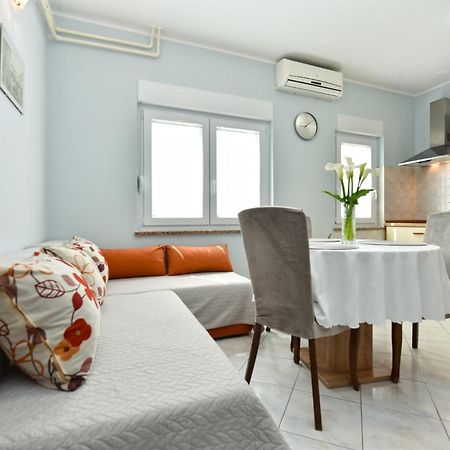 Apartments Nevina 1230 プーラ エクステリア 写真