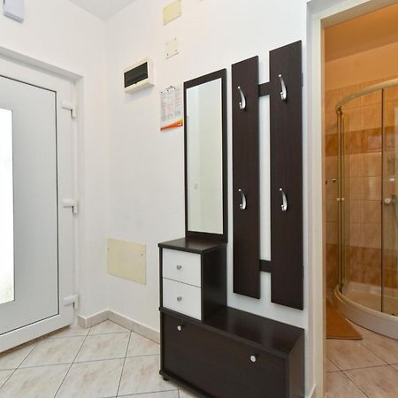 Apartments Nevina 1230 プーラ エクステリア 写真