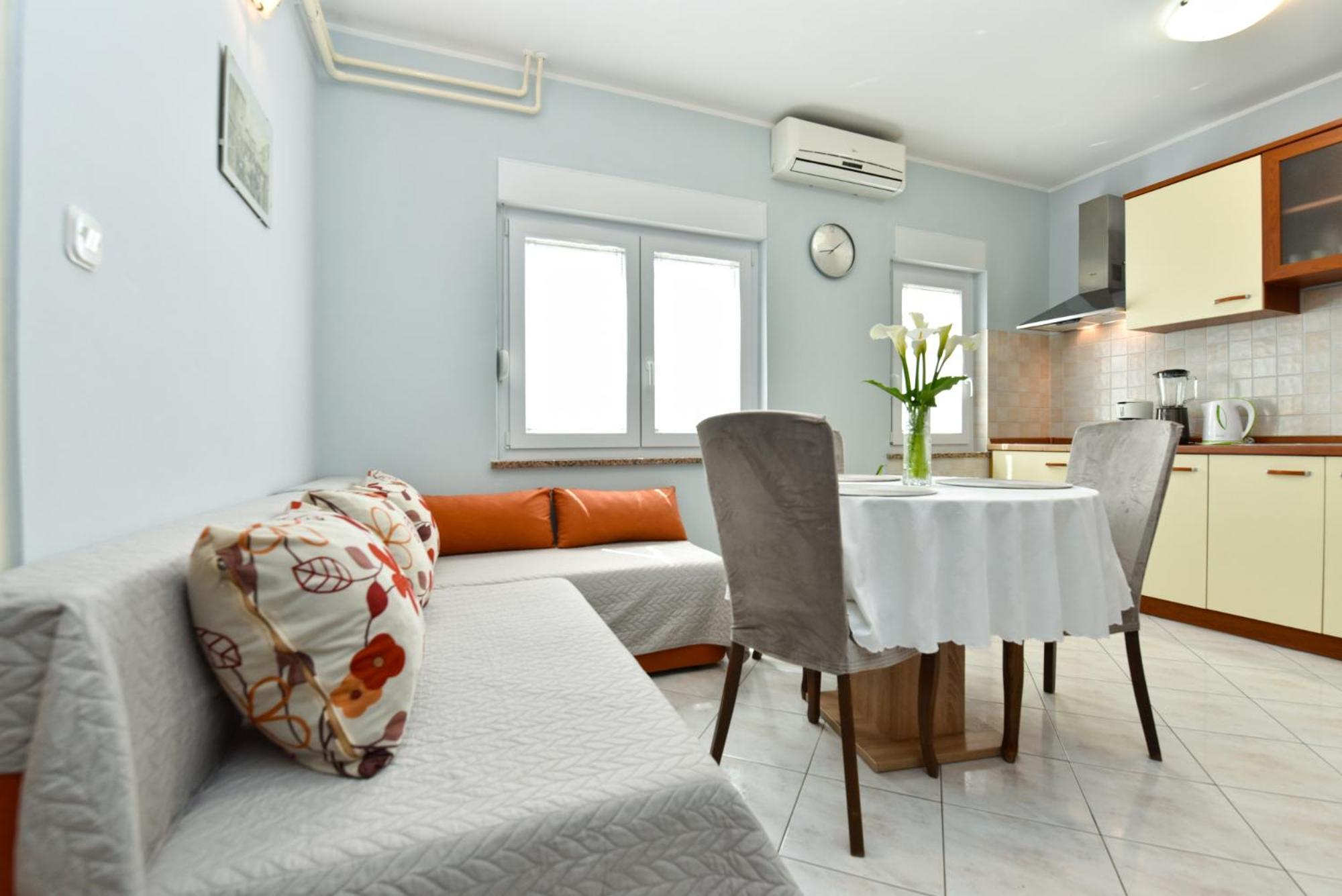 Apartments Nevina 1230 プーラ エクステリア 写真