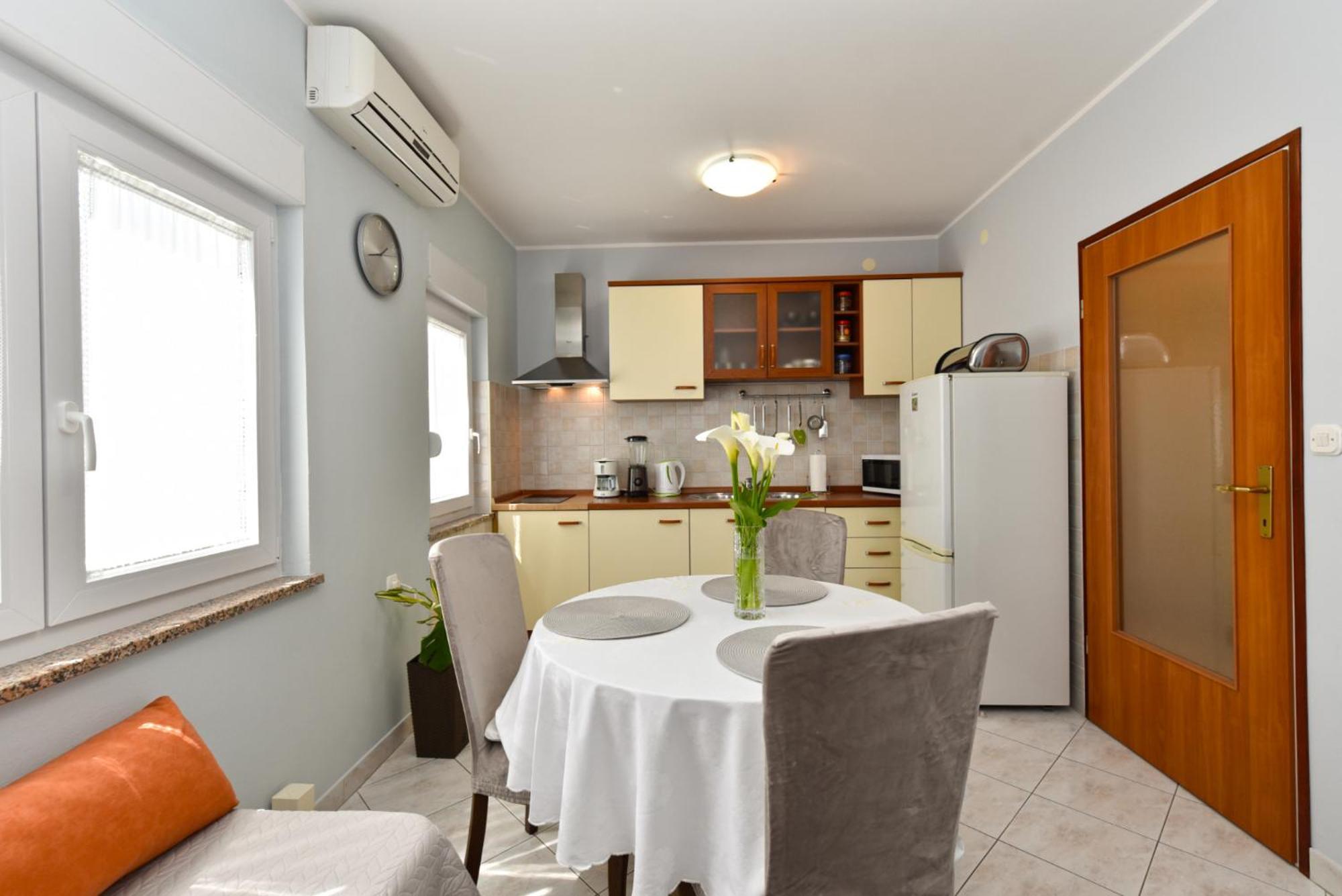 Apartments Nevina 1230 プーラ エクステリア 写真