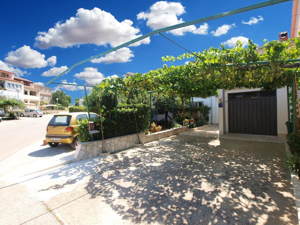 Apartments Nevina 1230 プーラ エクステリア 写真